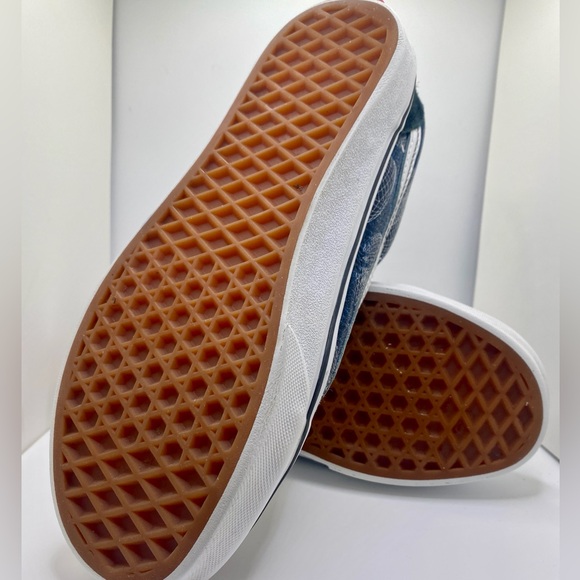 VANS Old Skool Women’s Sz 6 Black & White Skull EUC Suede Accent Men’s Sz 4.5 - Picture 2 of 6